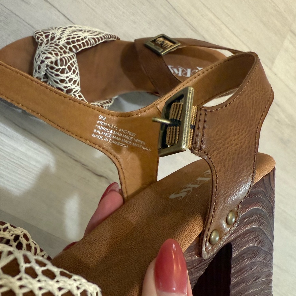 Kork-Ease Brown and White Women's Sandals NWOT SIZE 9 - Picture 14 of 16